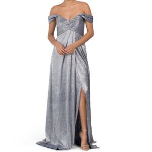 Beautiful off the shoulder Rene Ruiz gown. Size 8. Like New condition!